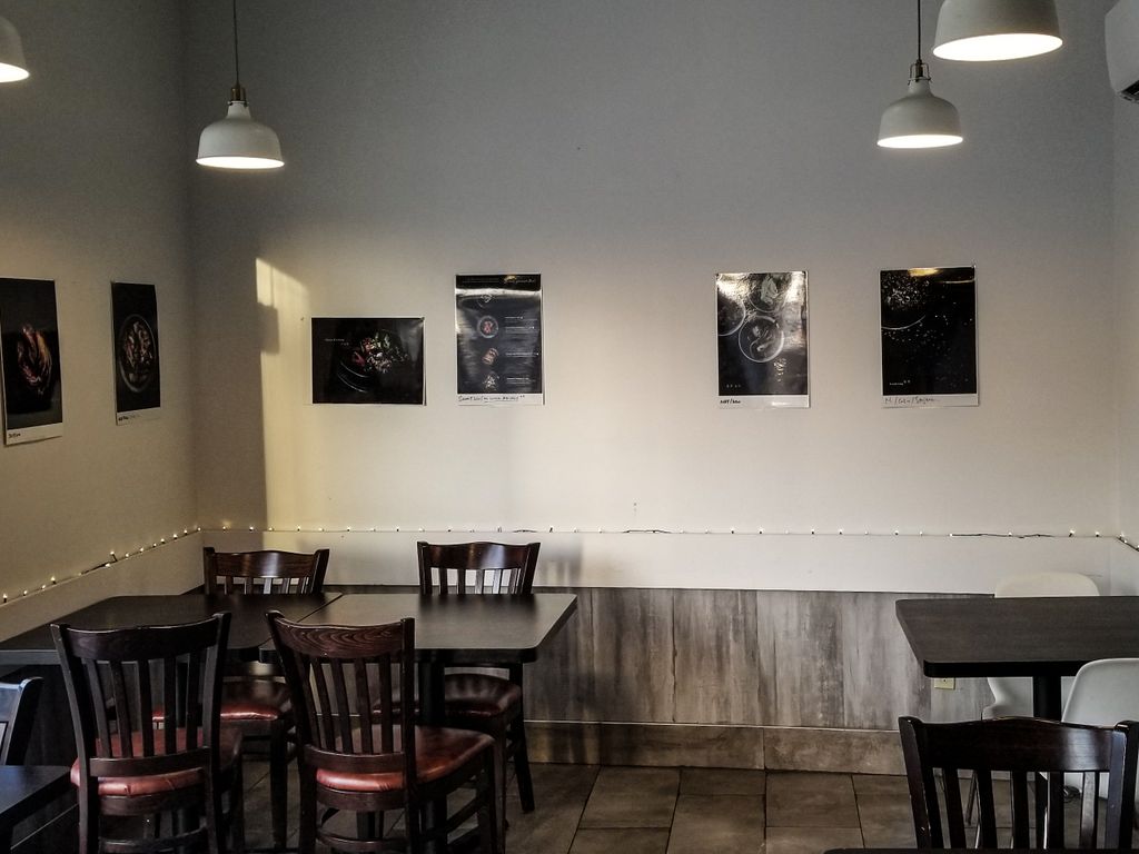 Photo 2 of 726 Somerset St W, Ottawa ON