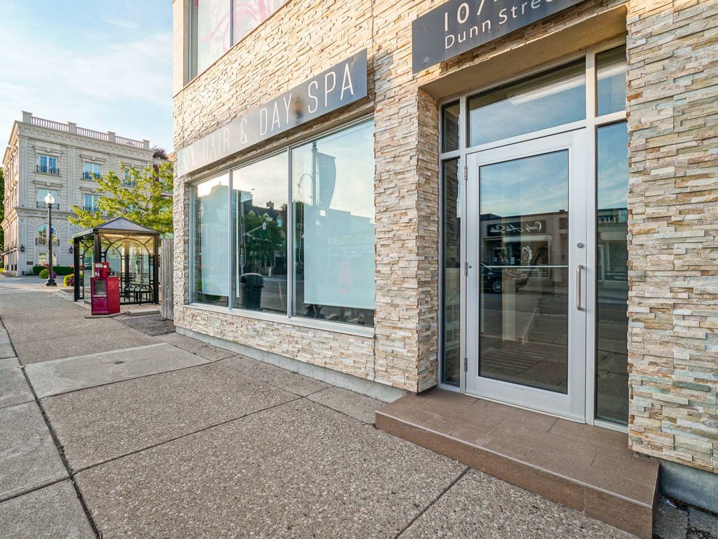 Photo 5 of 113 Dunn St, Oakville ON