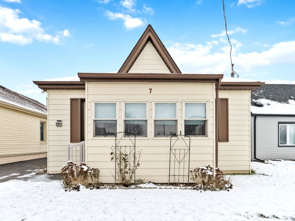 Photo 2 of 7 Blossie St, Brantford ON