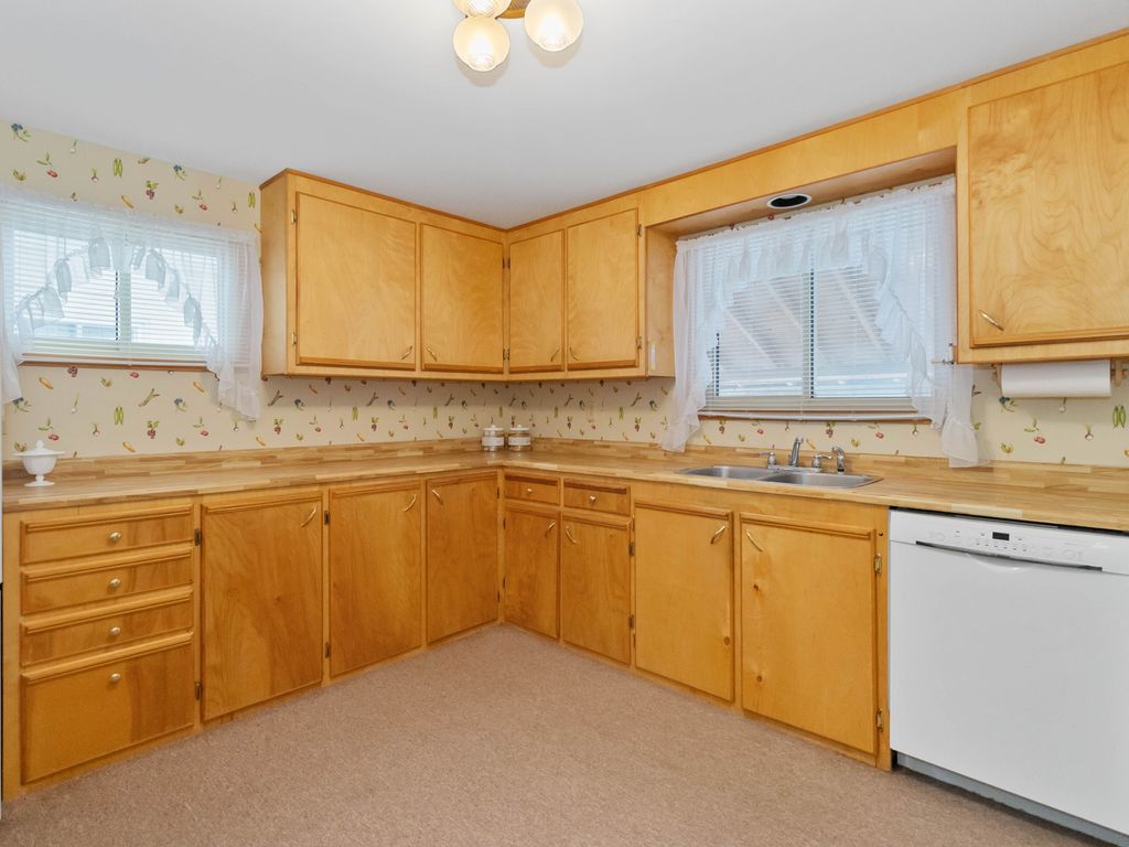 Photo 3 of 7 Blossie St, Brantford ON