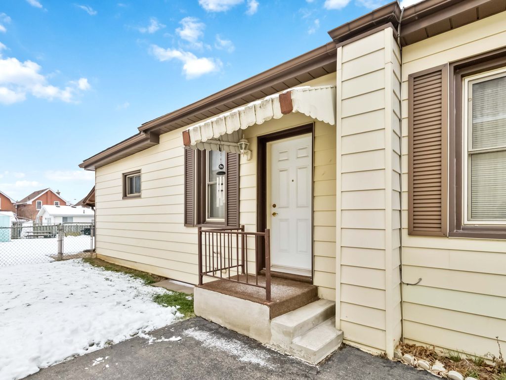 Photo 4 of 7 Blossie St, Brantford ON