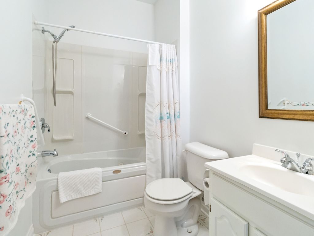 Photo 9 of 7 Blossie St, Brantford ON