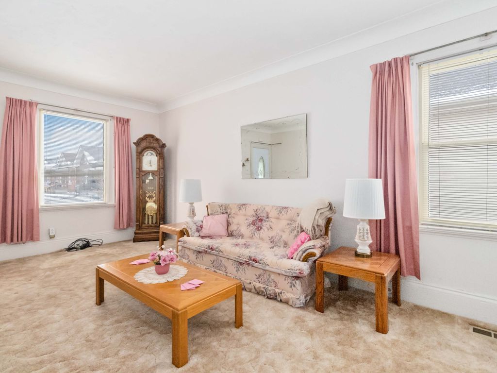 Photo 11 of 7 Blossie St, Brantford ON