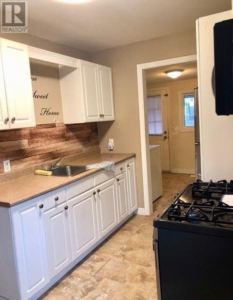 Photo 3 of 2319 Wellesley Ave, Windsor ON