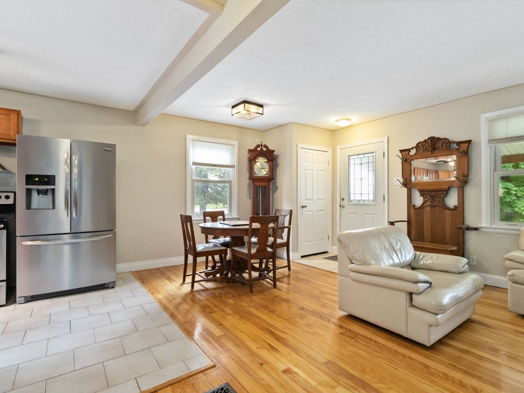 Photo 5 of 27 Herbert St, Brantford ON