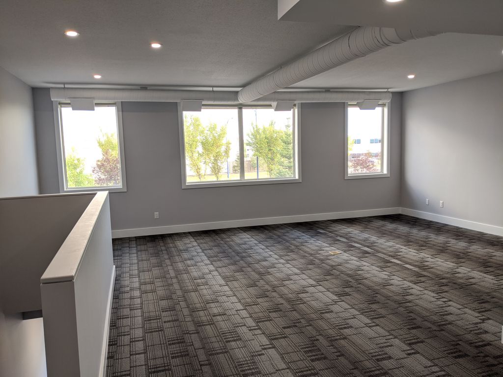 Photo 3 of 1004 Parsons Rd SW, Edmonton AB