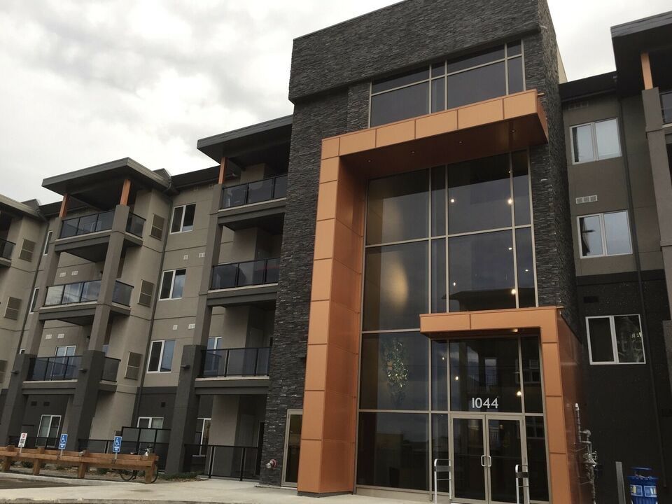 Photo 2 of 1044 Wilkes Ave, Winnipeg MB