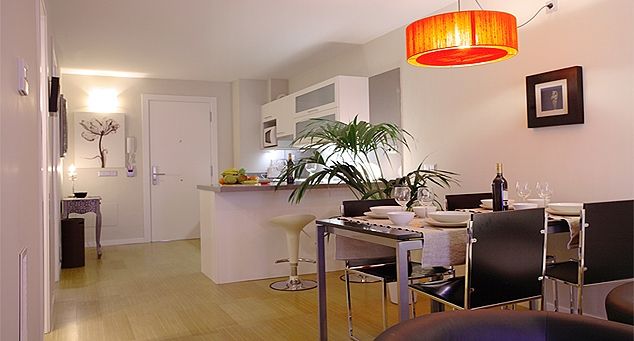 3122 Hurontario St, Image 2