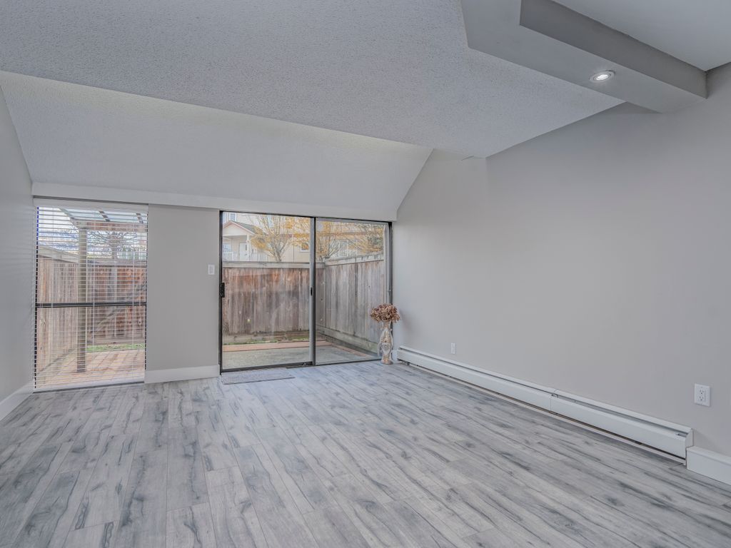 102 17718 60 Avenue, Cloverdale, BC V3S 1V2 Photo 3