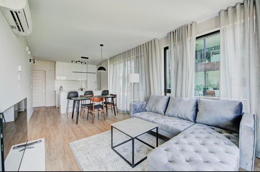 1205 Rue des Bassins