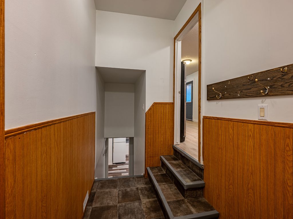 Photo 7 of 70 Coral Crescent, Steinbach MB