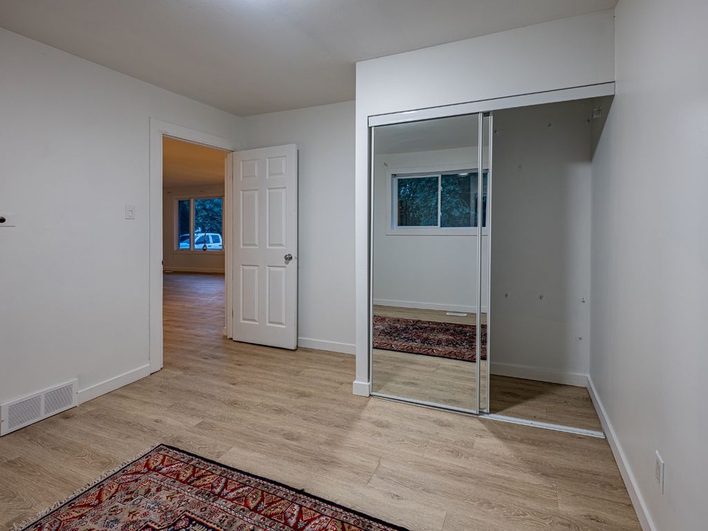 Photo 19 of 70 Coral Crescent, Steinbach MB