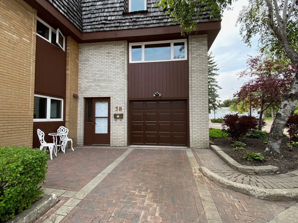 Photo 2 of 361 Westwood Dr, Winnipeg MB