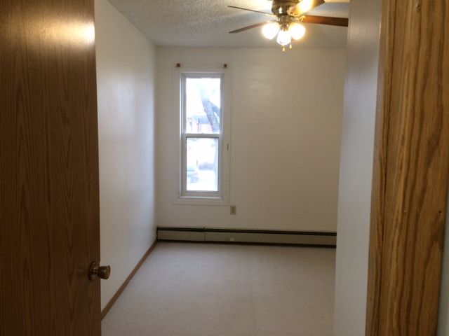 Photo 18 of 4140 Dewdney Ave, Regina SK