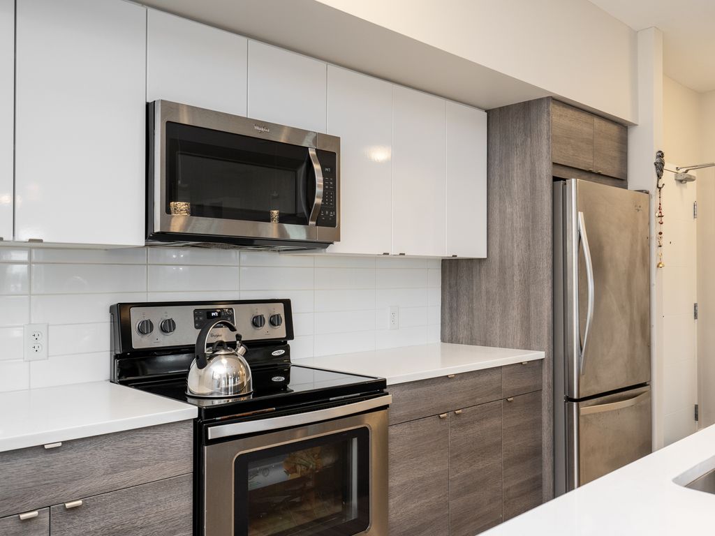 Photo 5 of 1044 Wilkes Ave, Winnipeg MB