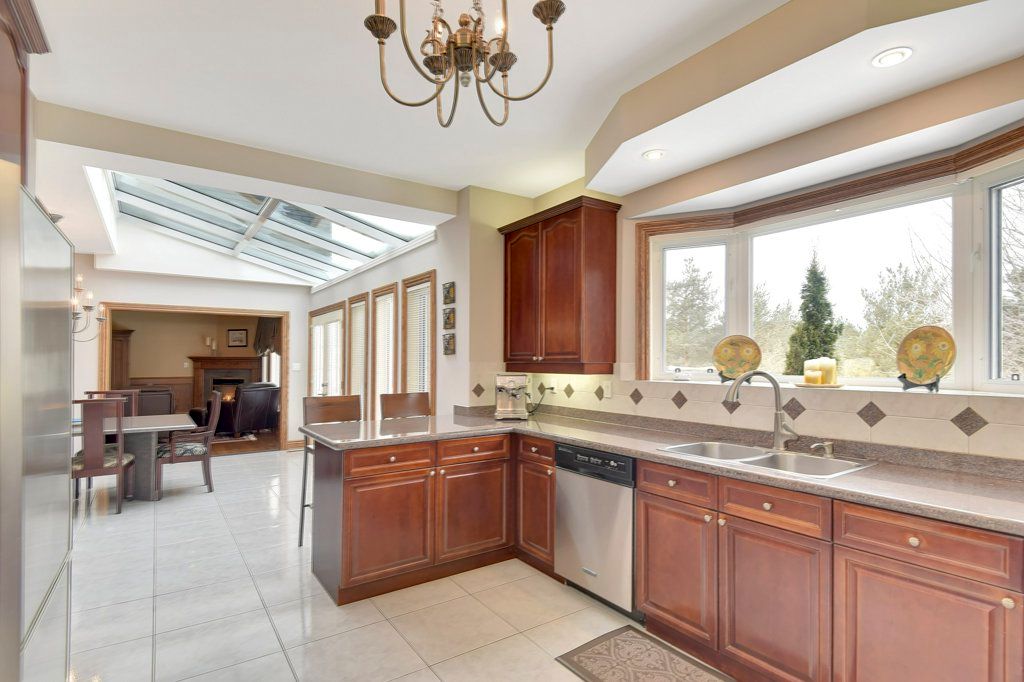 Photo 12 of 2 McRoberts Pl, Aurora ON