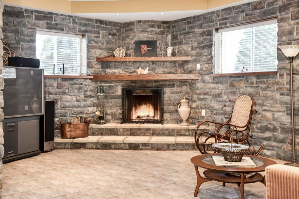 Photo 18 of 2 McRoberts Pl, Aurora ON