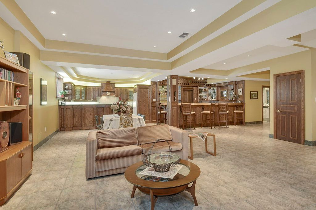 Photo 19 of 2 McRoberts Pl, Aurora ON