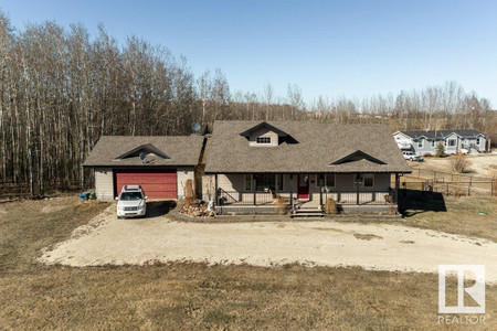 Living room - 10 1319 Twp Rd 510, Rural Parkland County, AB T7Y2N2 Photo 1