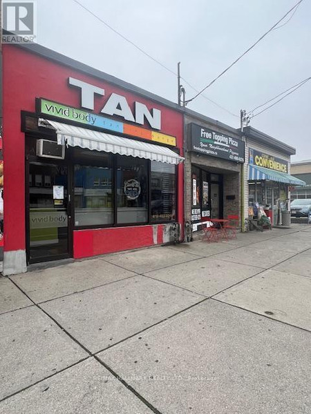 1011 19 Coxwell Ave, Toronto, ON M4C3G4 Photo 1