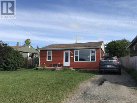 Primary Bedroom - 10424 102 Avenue, Fort St John, BC V1J2E6 Photo 1