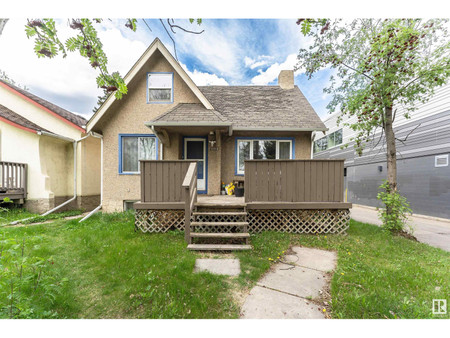 Living room - 10918 84 Av Nw, Edmonton, AB T6G0V4 Photo 1