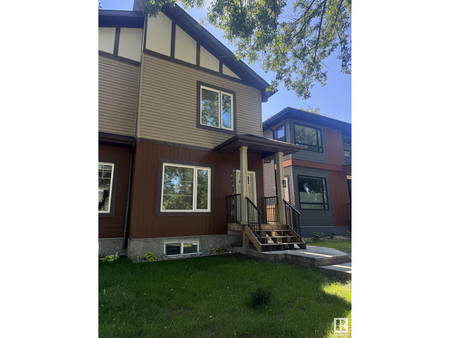 Living room - 10947 73 Av Nw, Edmonton, AB T6G0C3 Photo 1