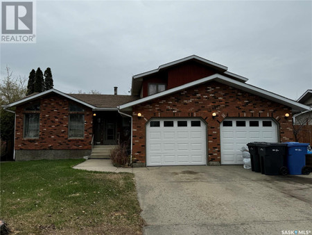 Family room - 11201 Gardiner Drive, North Battleford, SK S9A3M5 Photo 1