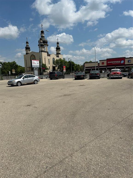 1156 Main St