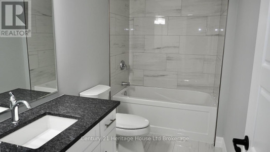 4pc Bathroom - 12 Sycamore Drive, Tillsonburg, ON N4G5S3 Photo 1