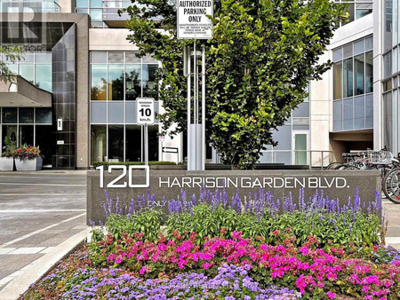 120 Harrison Garden Blvd, Toronto, ON M2N0H1 Photo 1