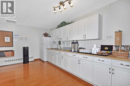 Kitchen - 1240 5200 44 Avenue Ne, Calgary, AB T1Y7L4 Photo 1