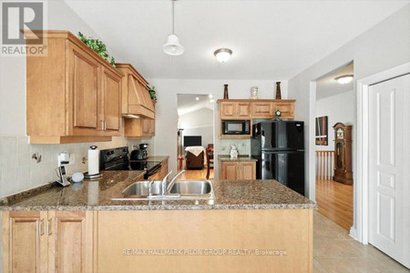 128 Topaze Crescent
