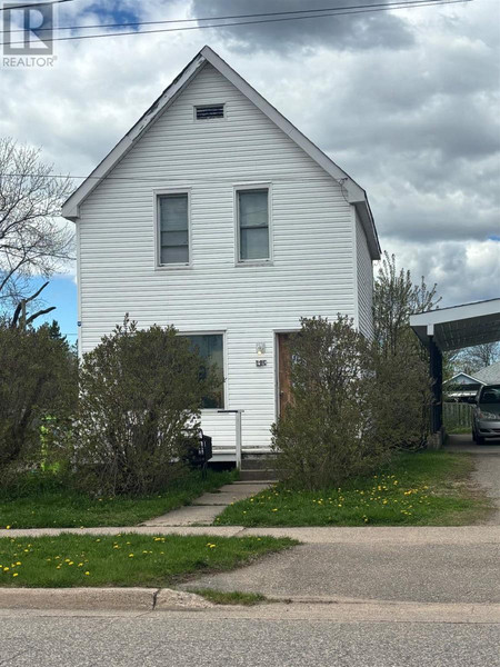 Kitchen - 135 Walnut St, Sault Ste Marie, ON P6B2E8 Photo 1