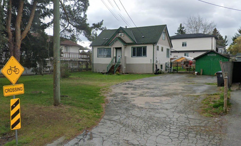 13850 Grosvenor Road, Surrey, BC V3R5E8 Photo 1