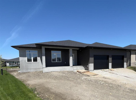 15 Murano Cove, Steinbach, MB R5G2W1 Photo 1