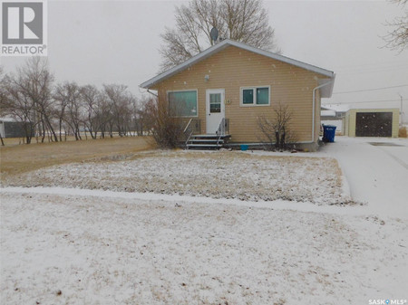 Living room - 16 H Avenue, Willow Bunch, SK S0H4K0 Photo 1