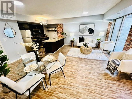 Living room - 164 8 Foundry Ave, Toronto, ON M6H0A5 Photo 1