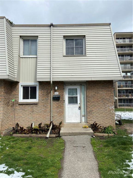 17 Old Pine Trail, St Catharines, ON L2M6P9 Photo 1
