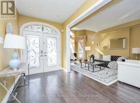 17 Warden Woods Court
