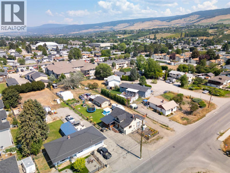 Mud room - 170 Mugford Road, Kelowna, BC V1X2E2 Photo 1