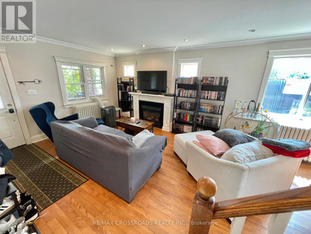 Living room - 1756 Queen St E, Toronto, ON M4L1G7 Photo 1