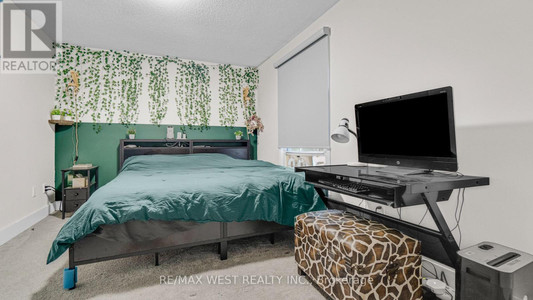18 165 Green Valley Drive