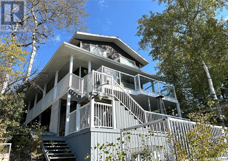 2 Lakeside Drive E