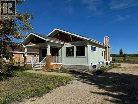 Great room - 201 Canal Street, Rural Ponoka County, AB T4L2N3 Photo 1