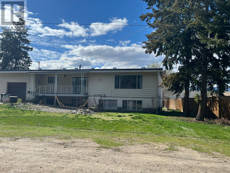 Full bathroom - 210 Pemberton Road, Kelowna, BC V1X3H4 Photo 1