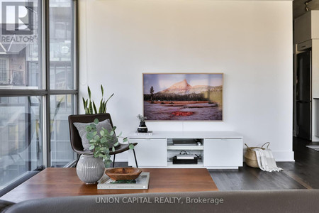 Living room - 211 90 Trinity St, Toronto, ON M5A0E4 Photo 1