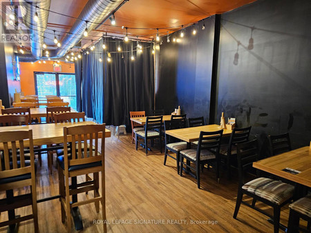 211 Hunter Street W