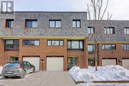 4 Bedroom Townhouse For Sale | 22 90 Castlebury Cres | Bayview Woods-Steeles