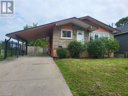Bedroom - 22 Willowdale Avenue, St Catharines, ON L2R4K6 Photo 1